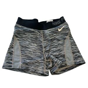 Nike pros women’s running shorts in black and white print , size small